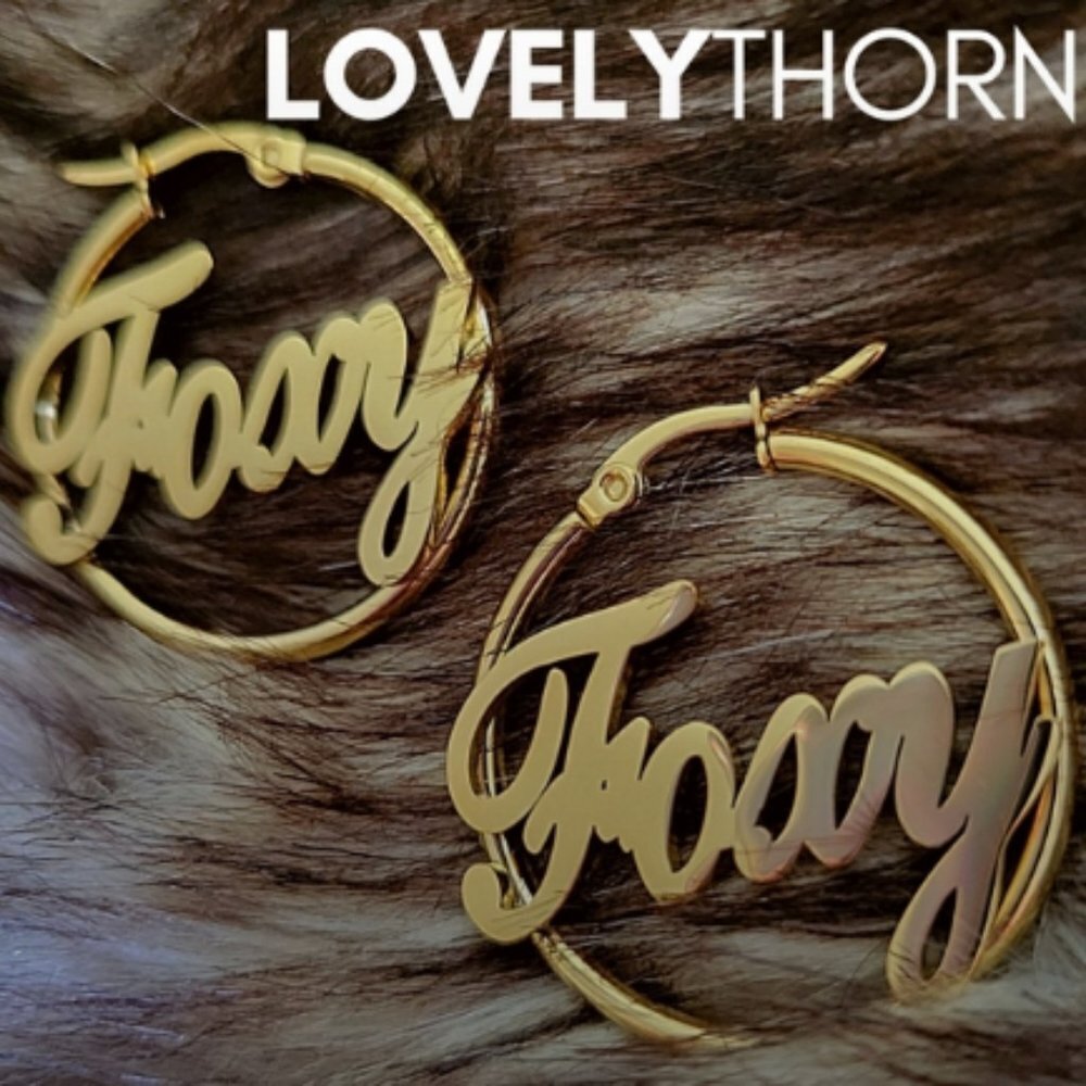 LOVELYTHORN // ltd ed custom 18K gold-plated tarnish free hoops in "Foxy" script - Picture 4 of 4